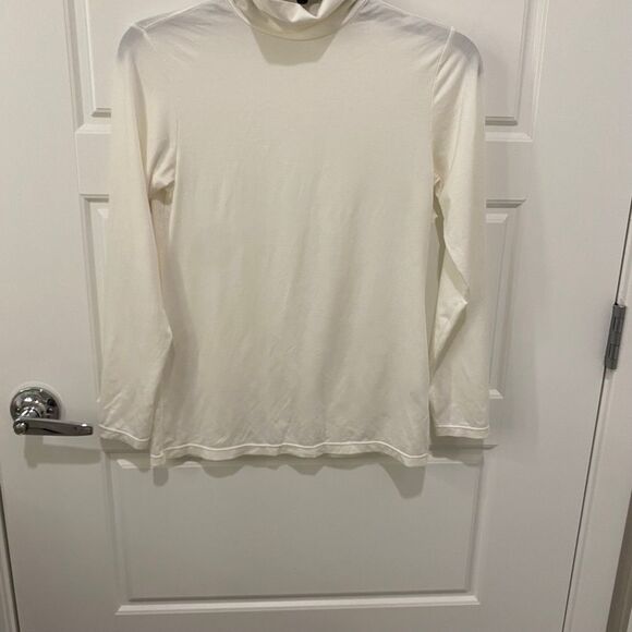 Uniqlo Women's Long Sleeve Heattech Turtleneck Top. White. Large. Comfy, Casual - Picture 4 of 11